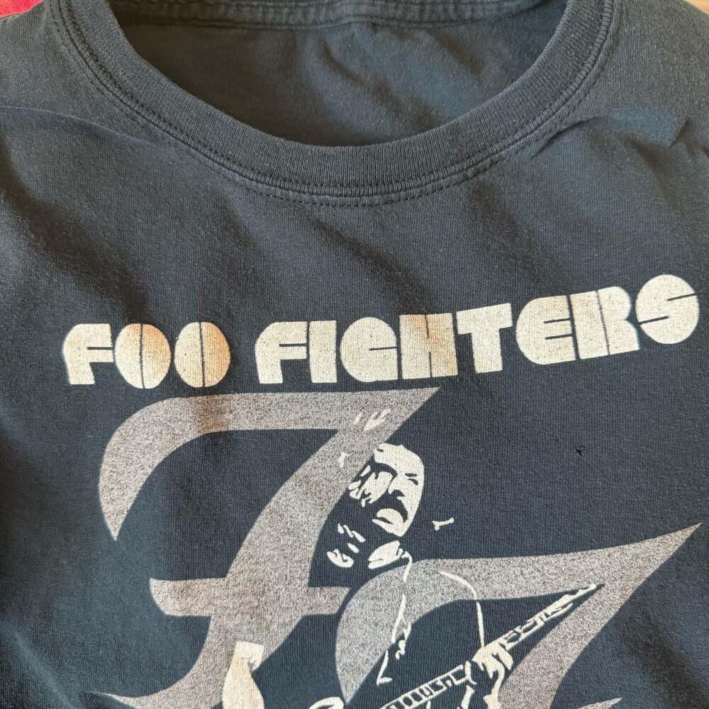Foo Fighters Dave Grohl Guitar FF Logo Long Sleeve Shirt - Picture 4 of 4